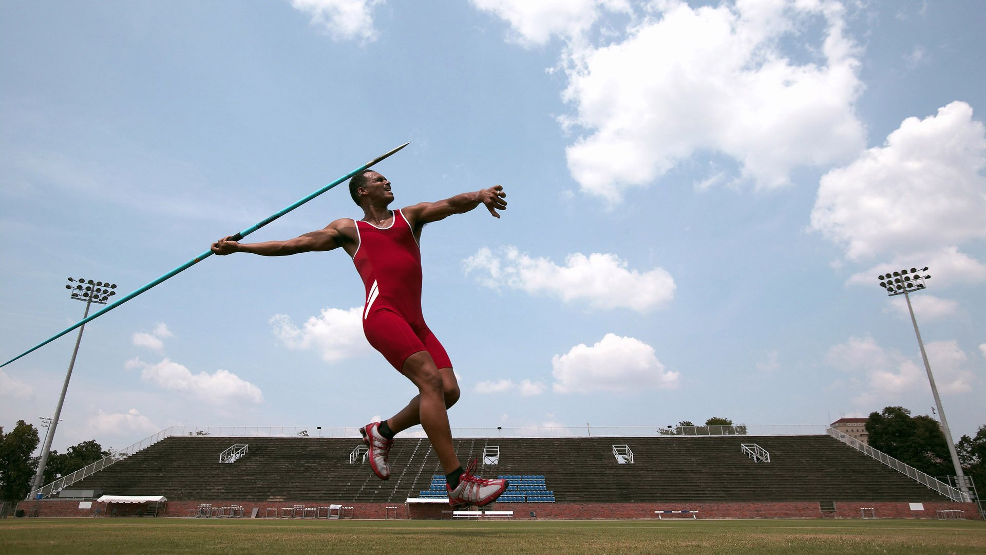 综合格斗赛场焦点！瑞士队对阵意大利队，压哨绝杀，引爆全场观众欢呼-九游娱乐全站